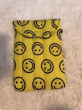 BAGGU Yellow Smiley Puffed Laptop Sleeve